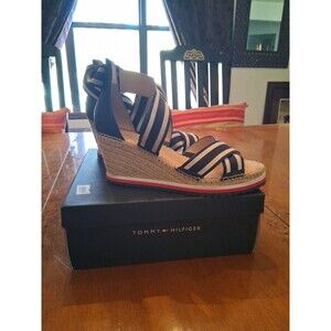 Tommy Hilfiger Yesia Blue Multi Wedge Sandals Size 10M Striped Nautical Womens